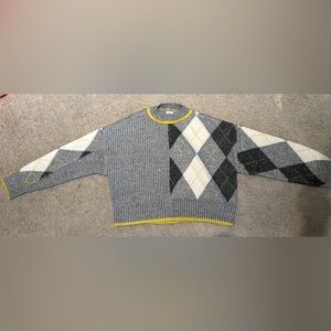 💜 3 for $10 H&M Gray Argyle Sweater with Yellow Accents
